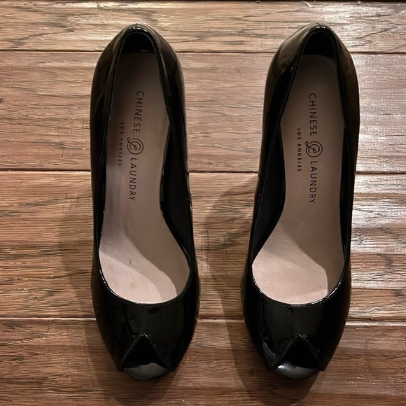 Chinese Laundry Black Patent Leather Peep Toe Heels Size 7.5 - Picture 1 of 6